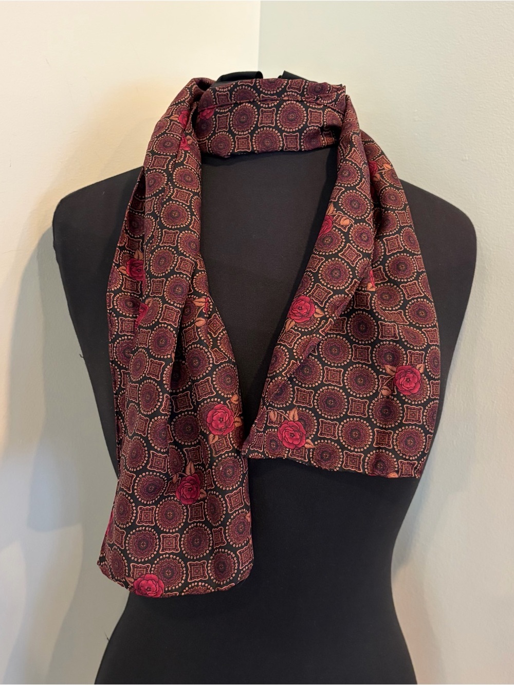 Set of Three Patterned Scarves - Mustard, Burgundy, Royal Blue Vera Neumann - Picture 16 of 16